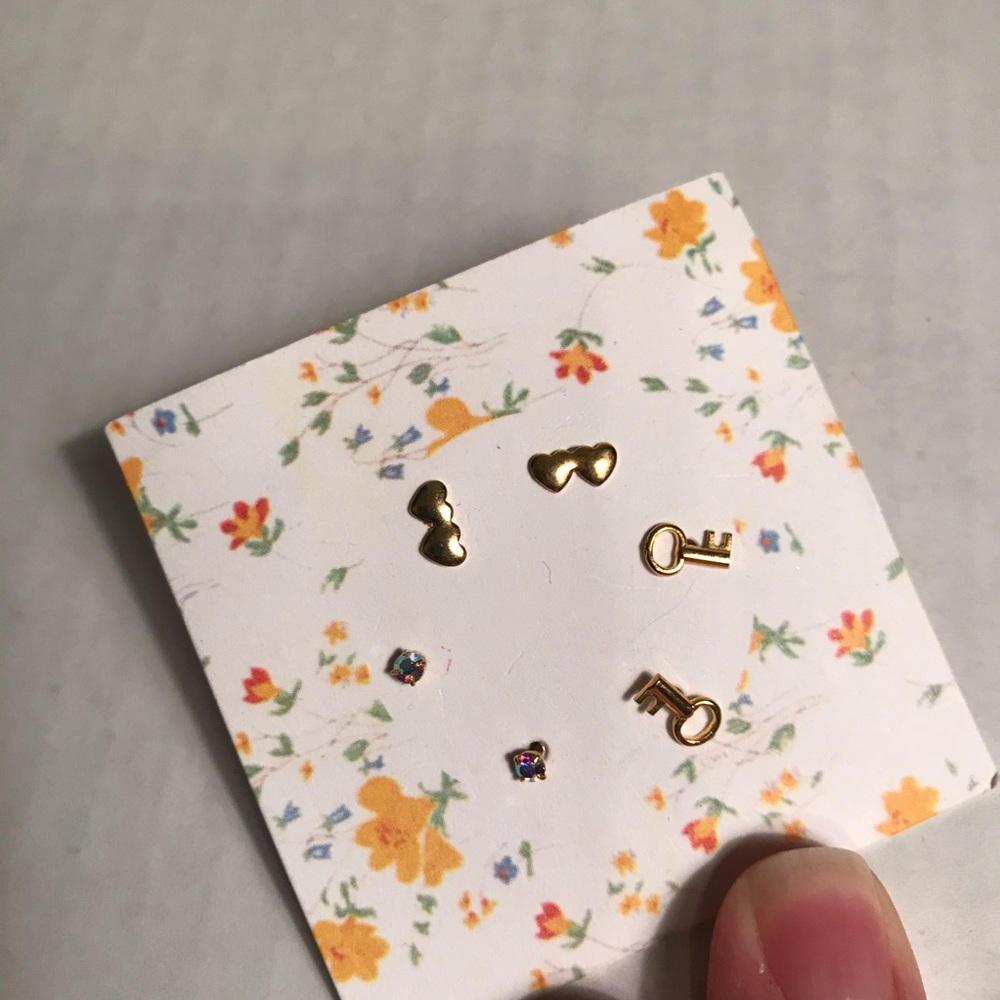 Urban outfitters three earrings pack - Picture 2 of 3